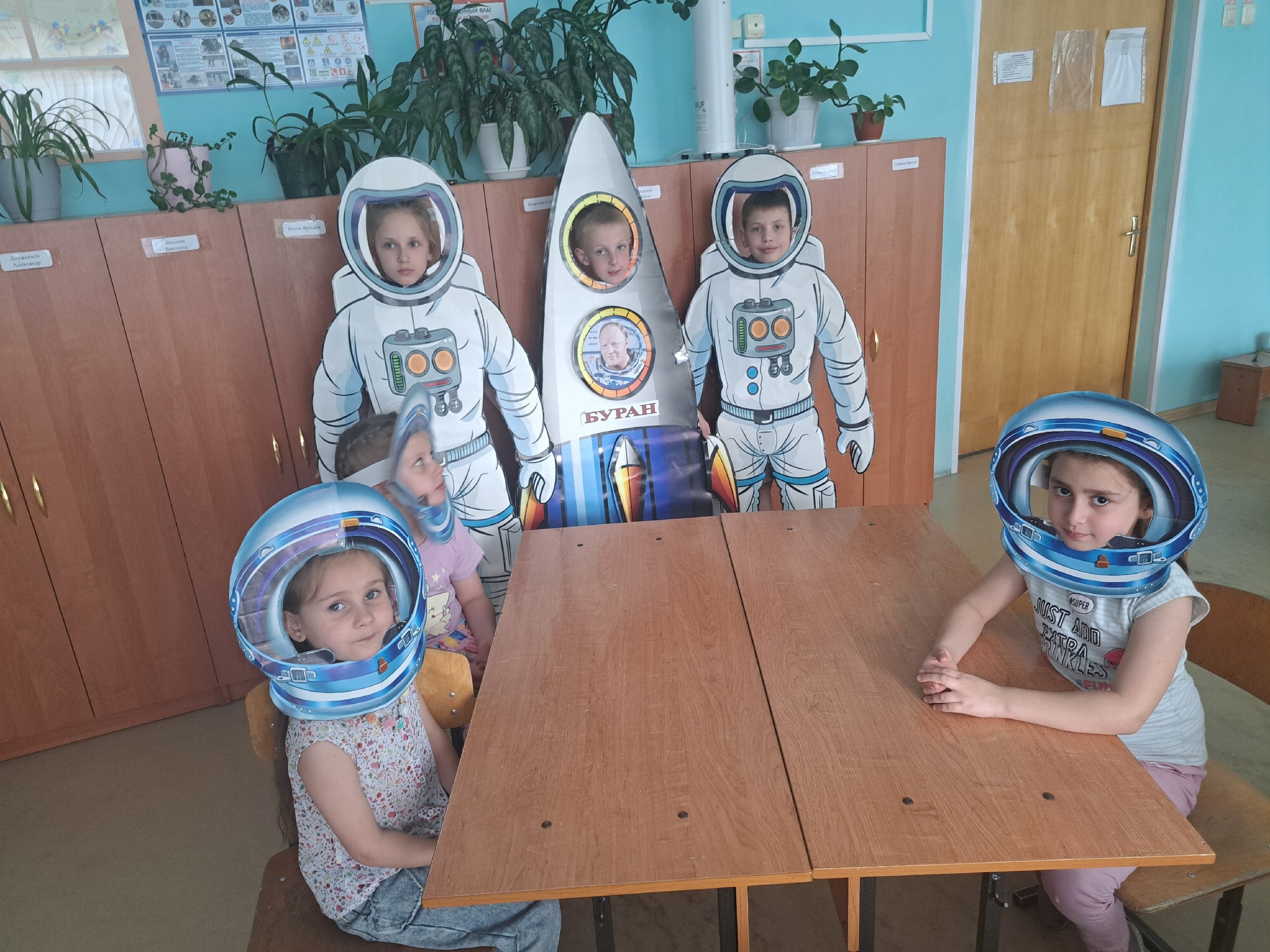 Ребята 7 отряда приняли участие в космическом путешествии (игре) по станциям  &amp;quot; Профессия моей мечты&amp;quot;.